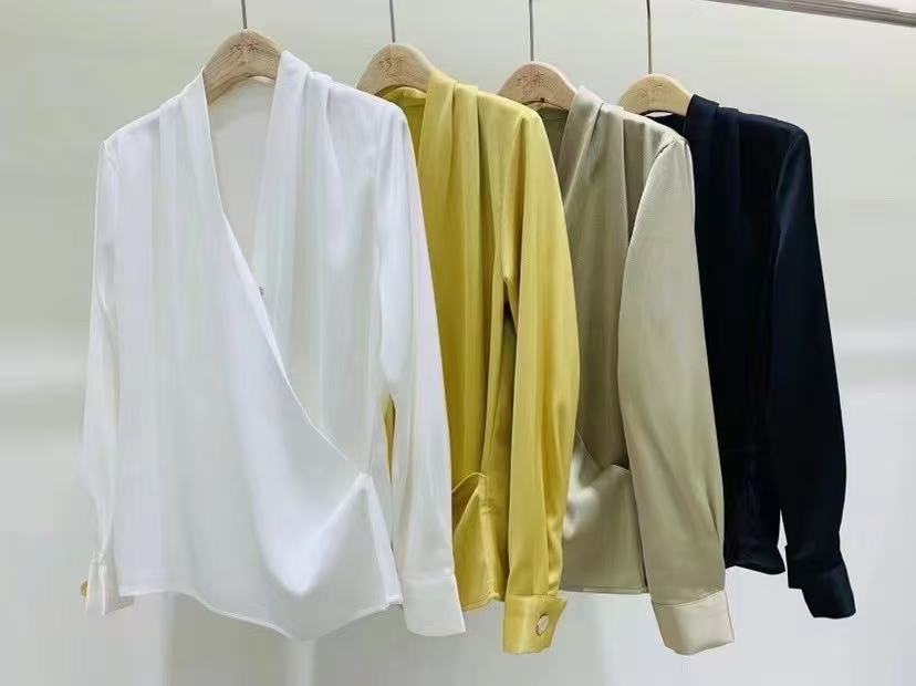 Artificial Silk Women's Short-Sleeved Shirt for Sophisticated Style