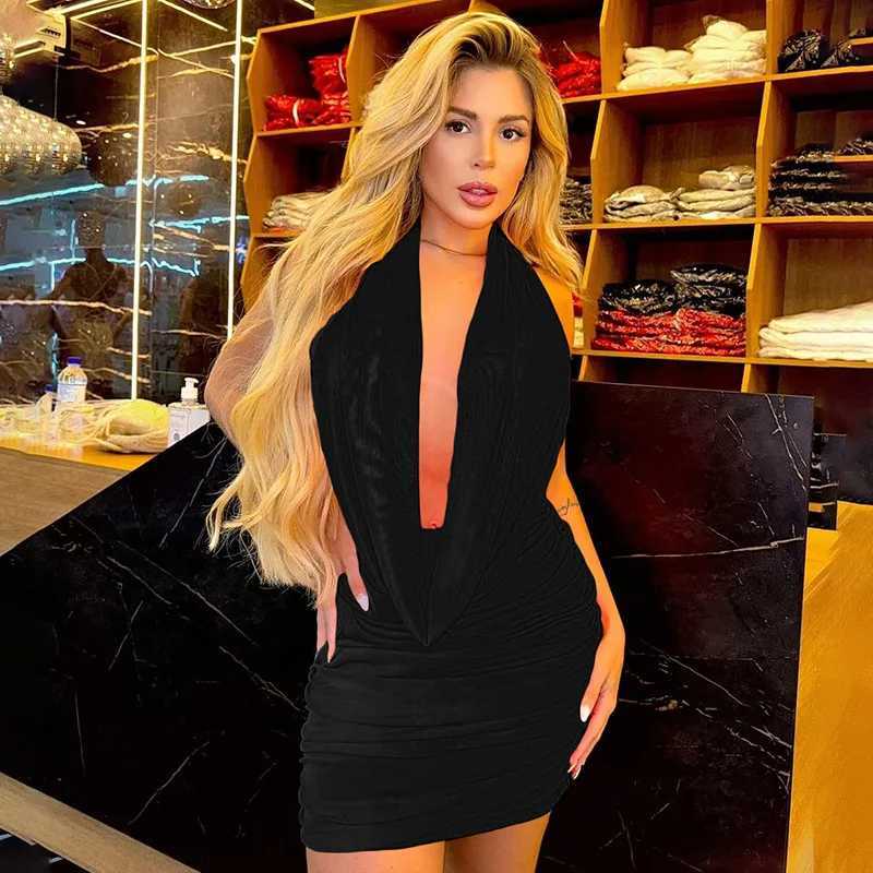 Sexy womens summer new 2-piece set fashionable deep V-neck solid backless top shorts set casual party club setXJ250414