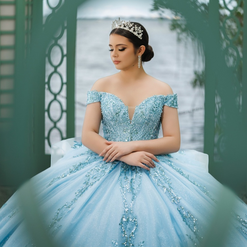 Sky Blue Shiny Princess Quinceanera Dresses Off Shoulder Sequin Applique Lace Beading Tull Sweet 16 Dress Ball Gown Vestidos 15 De Anos