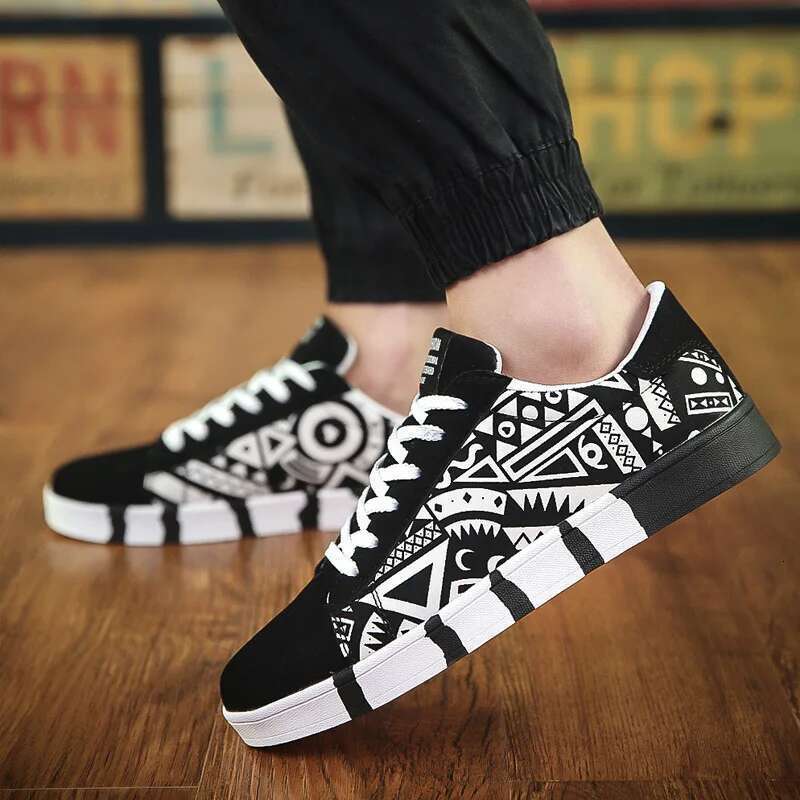 Summer Trendy Men's New Board Shoes hot Outdoor non slip walking Men Sporty Shoe Canvas Pattern Casual Sneakers NEW male atos