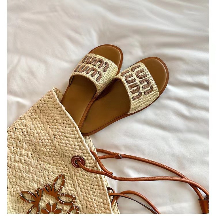 free Shipping Square headed slippers Designer Flat sandals One word slippers Vacation flat bottomed beach mop Wearing sandals outside new