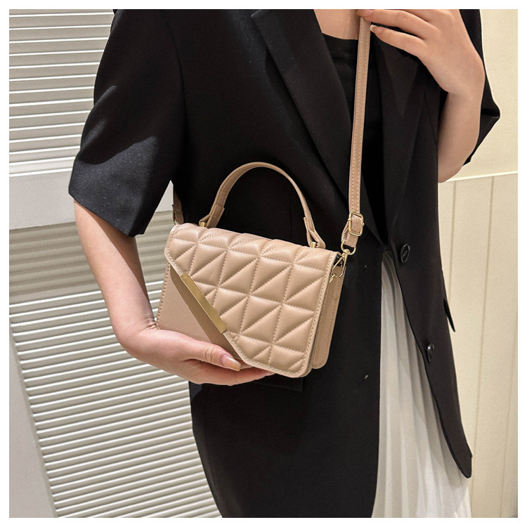 2025 Women's small fashionable bag with rhombus embroidery thread single shoulder cross body bag textured small square bag popular this year