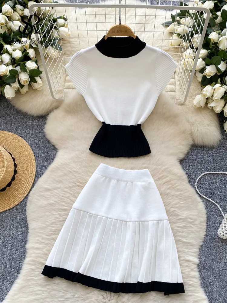 SINGREENY Streetwear Knitted Beach Set O-neck Short Sves Elastic Slim Top+Short A-line Skiing Hotweek Casual Two Piece SetXJ250414