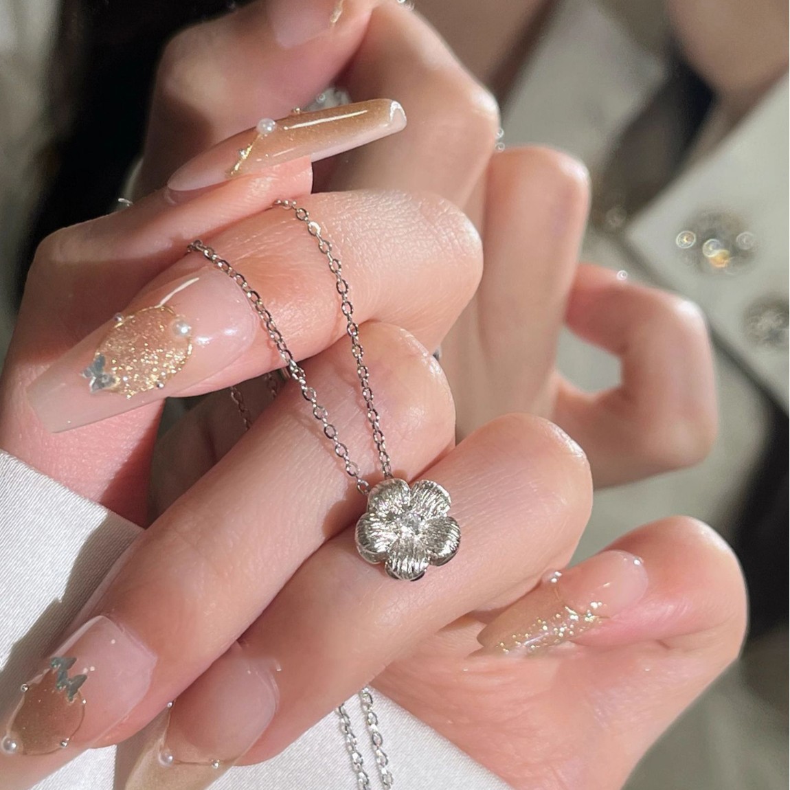 Zircon Flower Pendant Necklace Vintage Fashion Simple Personality Niche Clavicle Light Luxury High-end Neck Chain Jewelry - view 5