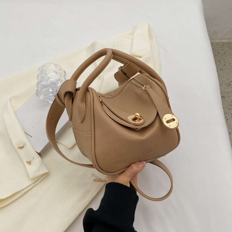 2025 Popular niche handbags. 2023 new style women's bags Summer all-match ins cross body bag and hand-held bucket bag new design