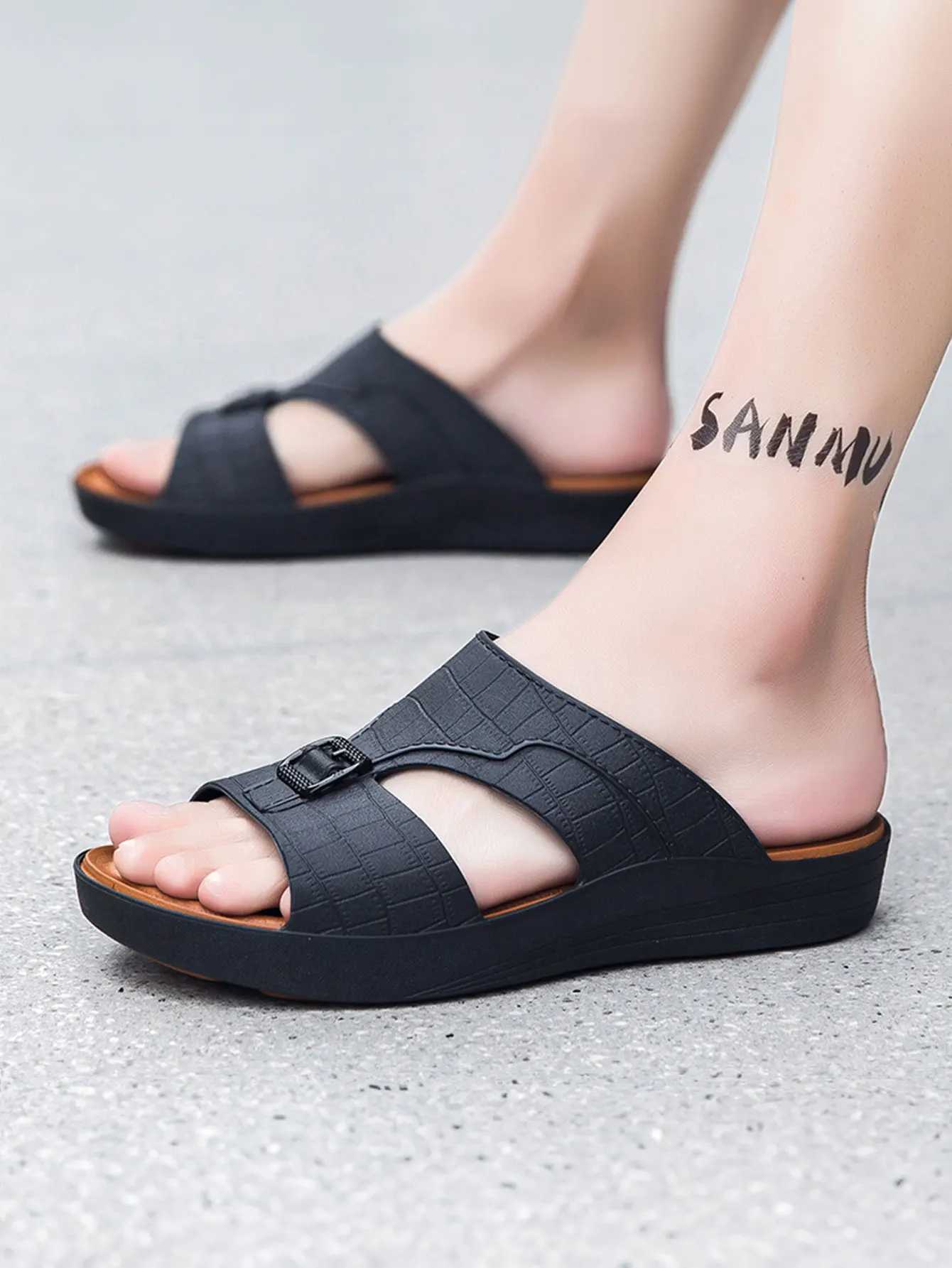 Mens outdoor home slider mens beach slider sports and leisure shoes anti slip and wear-resistant leather slider W250414