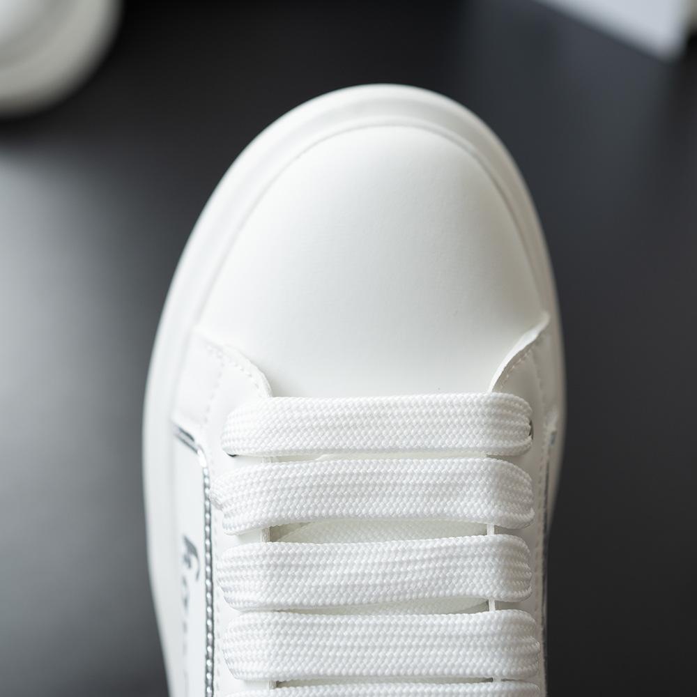 Free shipping Men and women 2025 summer new couple small fashion board Black casual leather white soft soled air cushion shoes