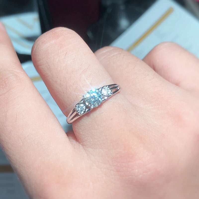 Moissanite 0.5ct Hardness 9.3 diamond substitutes can be tested by instruments. Popular jewelry