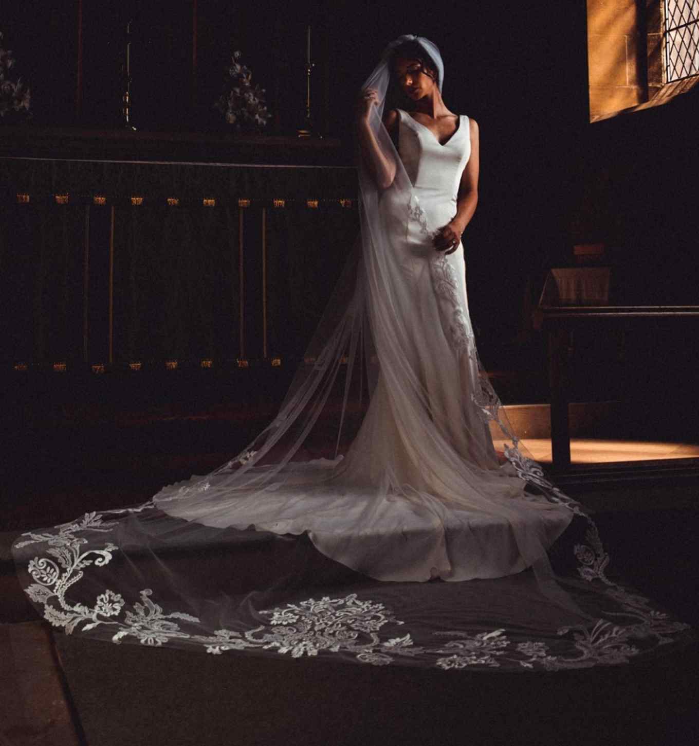 Applique Wedding Veils 3M Tulle One Layer Headdress Cathedral Length Bridal Wedding Accessories Customized Long Veil With Comb V3019