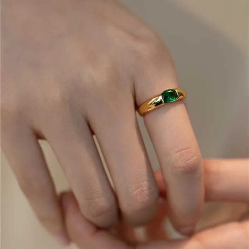 Retro simple ruby emerald mens and womens same fashion jewelry personalized gold glossy ring 251103