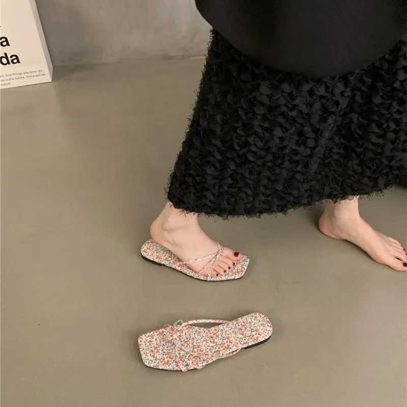 Womens flat bottom slide summer new square head clip foot with thin flip cover lightweight soft bottom beach slide W250414