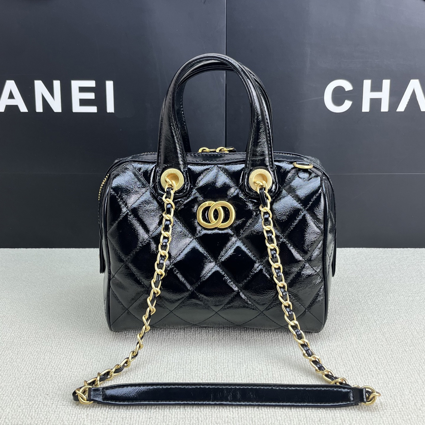Designer bag handbag tote bag shoulde bag pillow bag chamois chain bag high-quality bag style lychee leather strap gold buckle diamond grid cross bag bowling bag