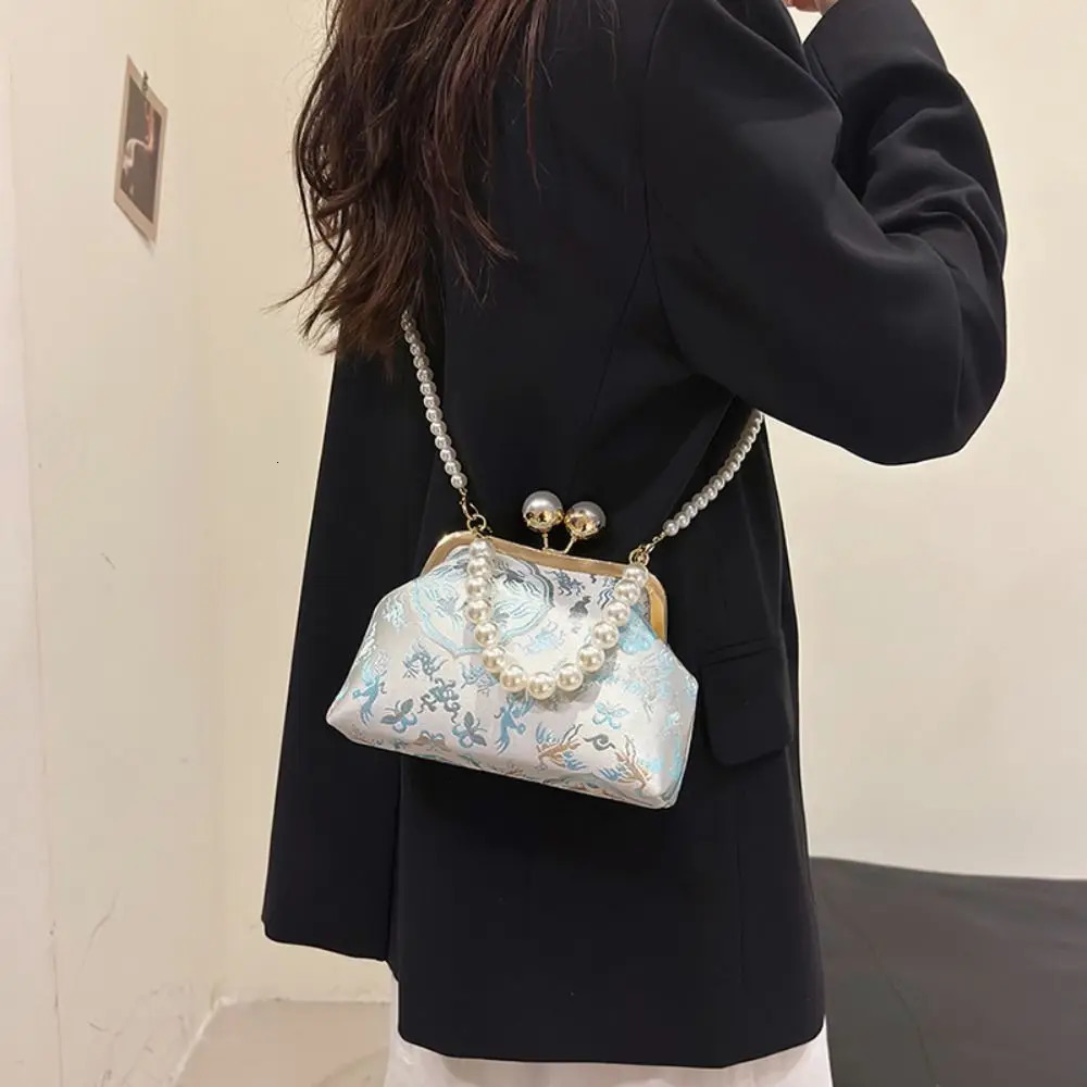 Pearl Chinese style handbag shoulder cheongsam accessories Han Fu clutch bag elegant kissing lock embroidered banquet bag 250411