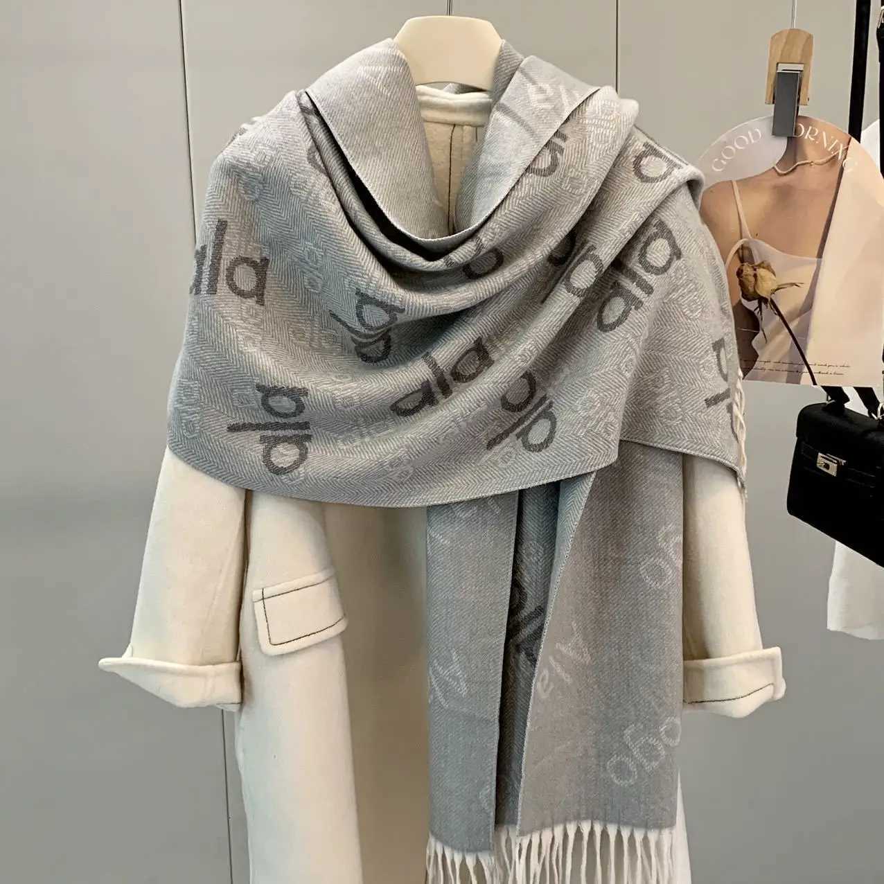 Luxury 2025 New Double Sided Letter Scarf Warm Thick Winter Scarf for Women Luxury Oversized Shawl Wrap Soft Winter Fashion Accessory Y251114