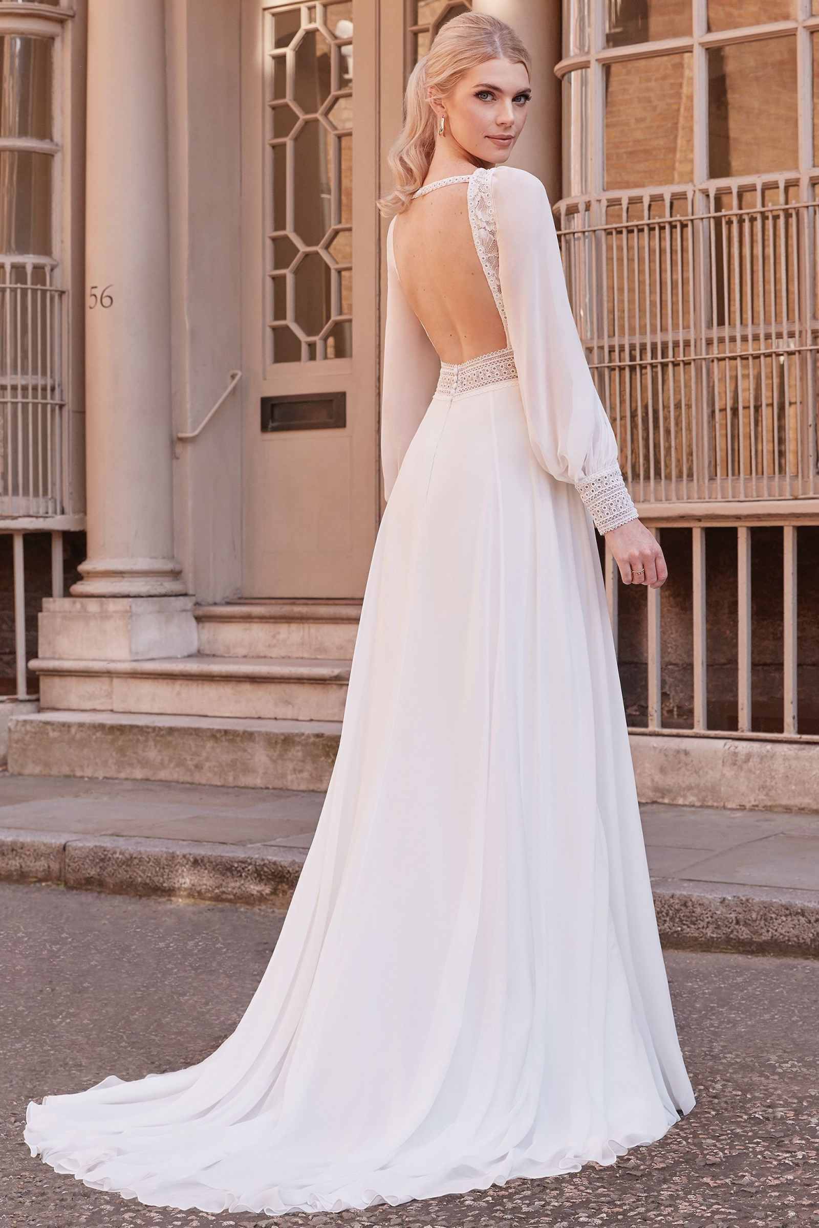 Classic A-Line Bridal Wedding Dresses V-Neck Lace With Appliques Backless Floor-Length Plus Size For Special Occasion Vestido de novia