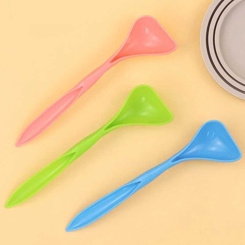 New 2PCS Reusable Pet Food Can Cover Silicone Dogs Cats Storage Tin Cap Lid Seal Cover with SpoonM251114