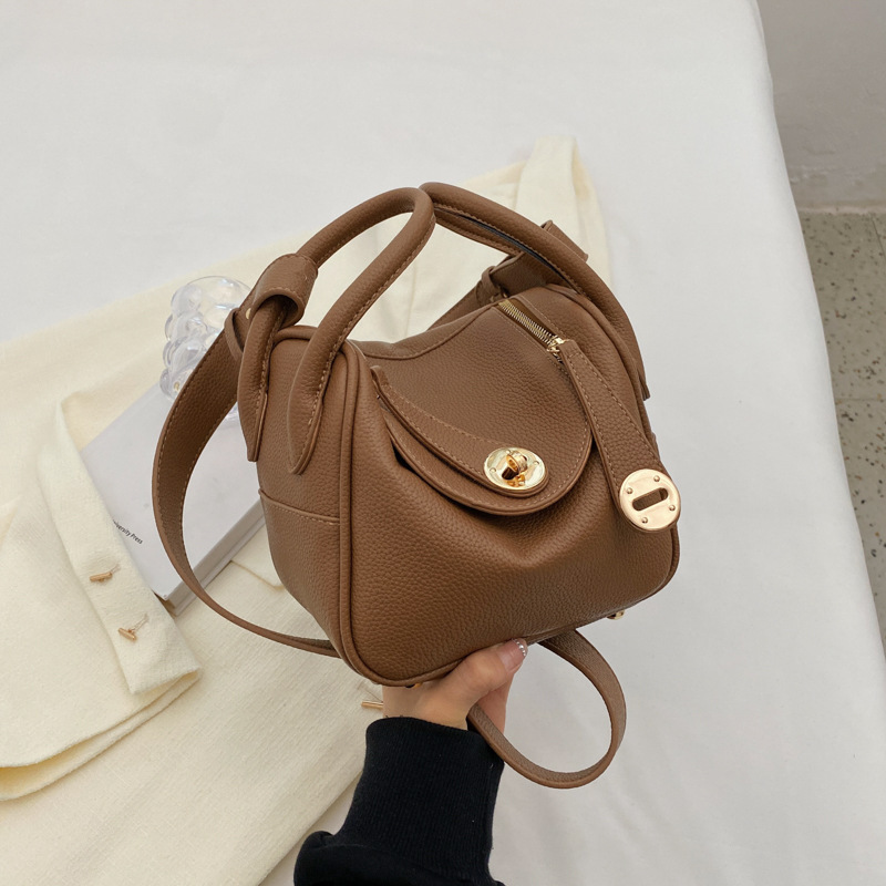 2025 Popular niche handbags. 2023 new style women's bags Summer all-match ins cross body bag and hand-held bucket bag new design