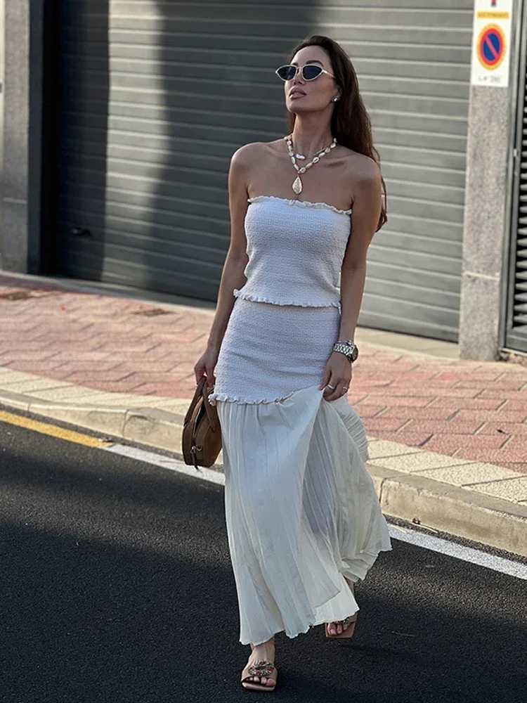 Knitted strapless patch workwear womens set strapless slim fit vest pleated robe set 2025 new vacation street setXJ250414