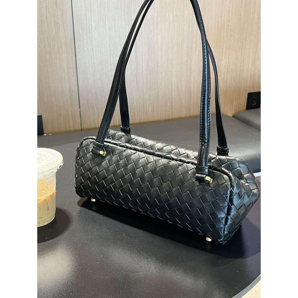 Women's Bags New Woven Stick Underarm Made of High Quality Genuine Leather Summer Sheepskin Shoulder Bag, Fashionable and Versatile Pillow Bag