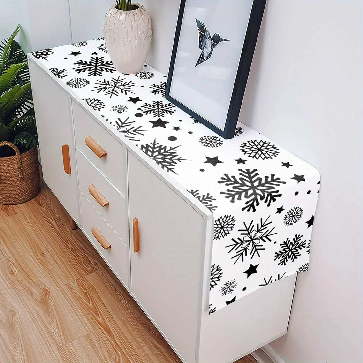 Christmas VIKAMA Merry Christmas Table Runner Snowflake Party Restaurant Kitchen Dining Table Ornament Accessories Decor Y251113