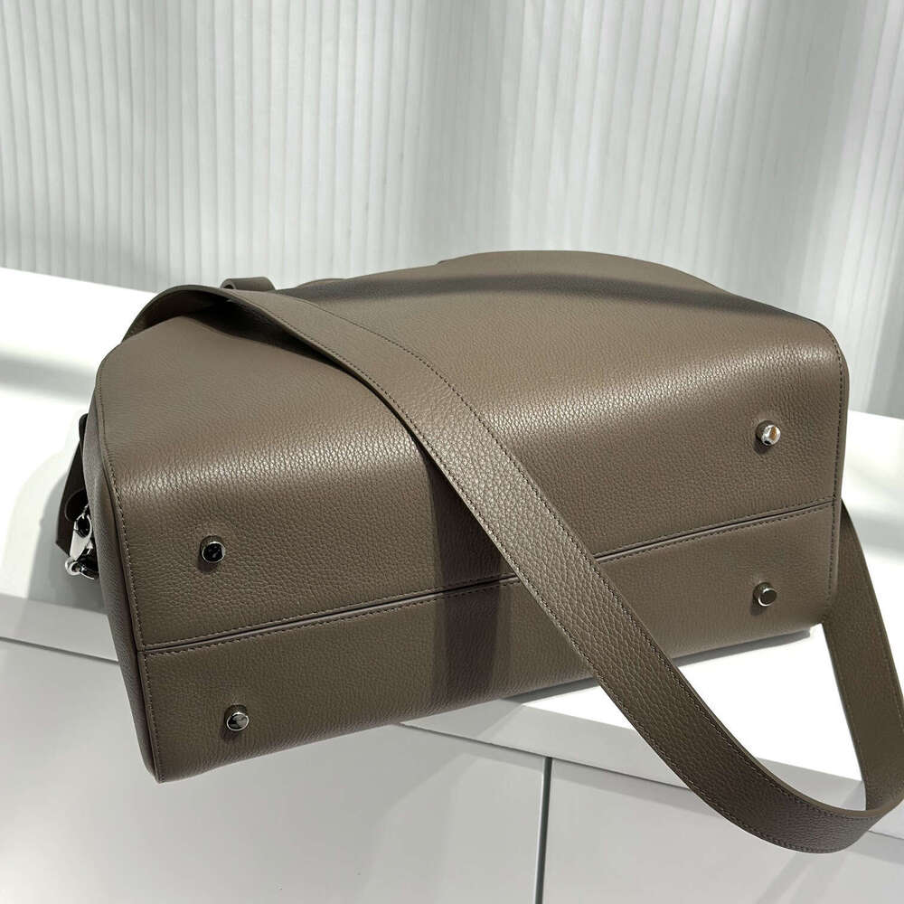 Women's Bags Top layer cowhide simple bowling handbag runway style large capacity shoulder crossbody premium texture bag