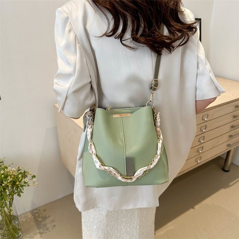 Fashionable High-Capacity Bucket In , New Chain Handheld Shoulder With Niche Design, Crossbody Bag For Women