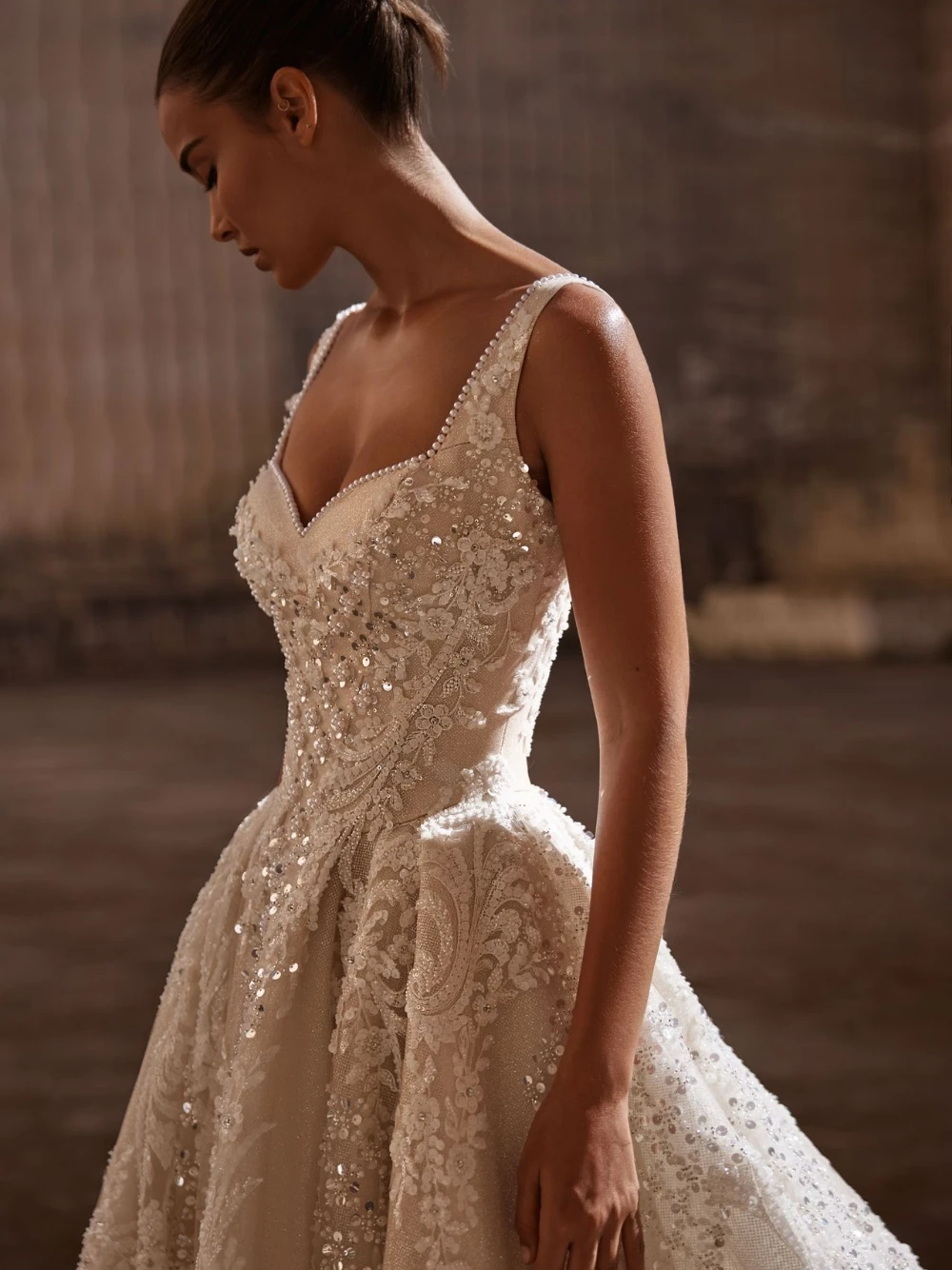 Classic A Line Women Wedding Dress V Neck Sleeveless Bridal Gowns Sequins Pearls Appliques Sweep Train Dress Custom Made