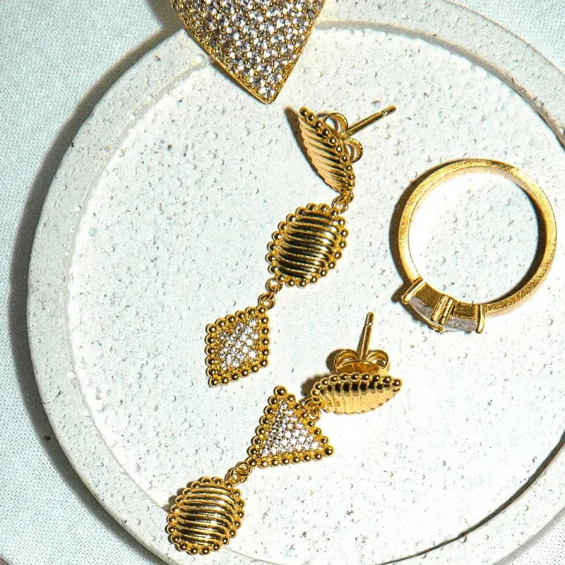 Ocean Shells Pendant Dangle Earrings Micro Pave Bling Cz Trending Korean Women Girls Gold Color Piercing Aretes De Mujer Jewelry 250411