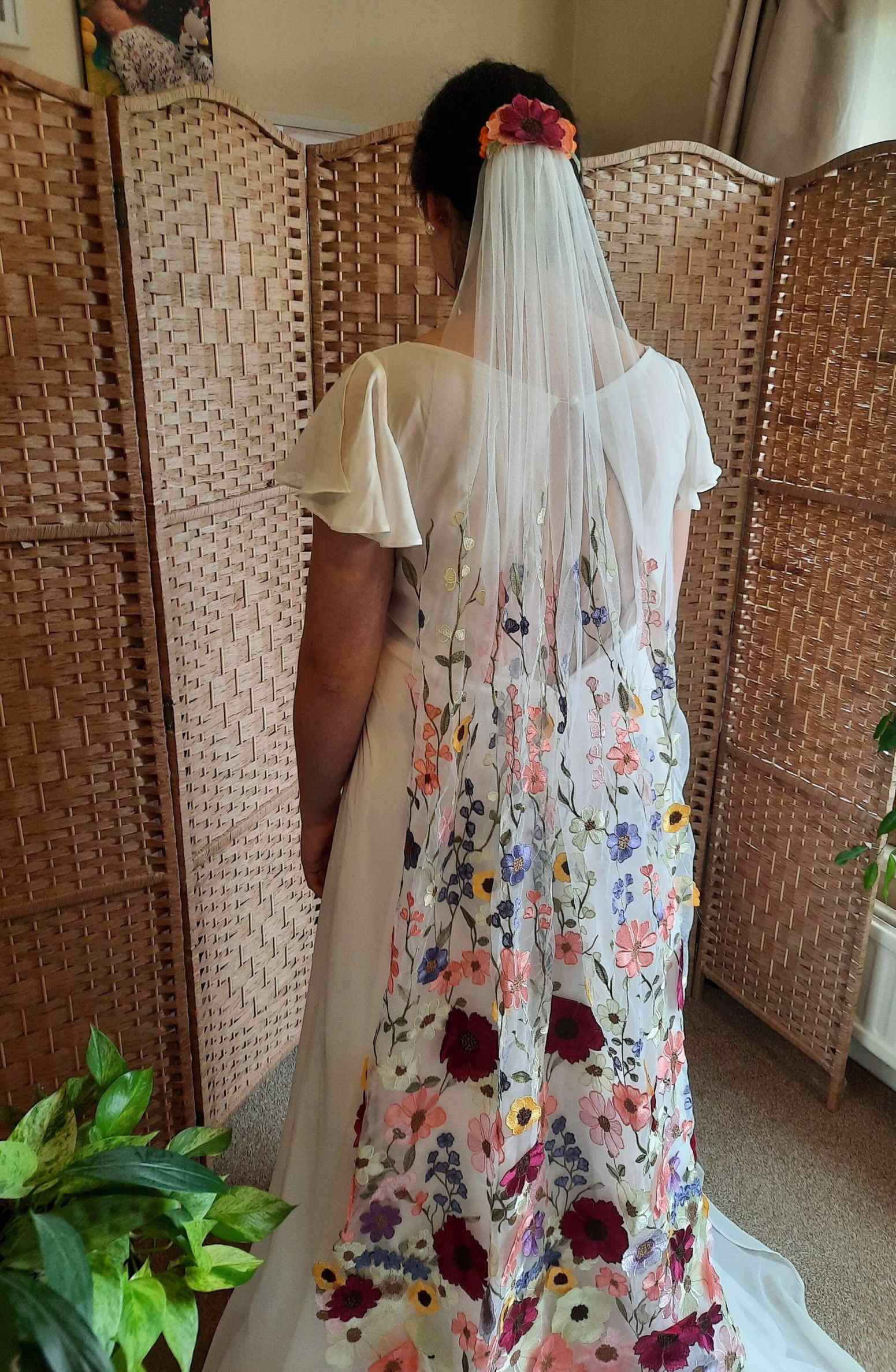 Waltz Veil Colorful Wedding Veils One Layer 3D-Flowers Appliques Lace Tulle White Ivory Bridal Veil Customized Veils V3044