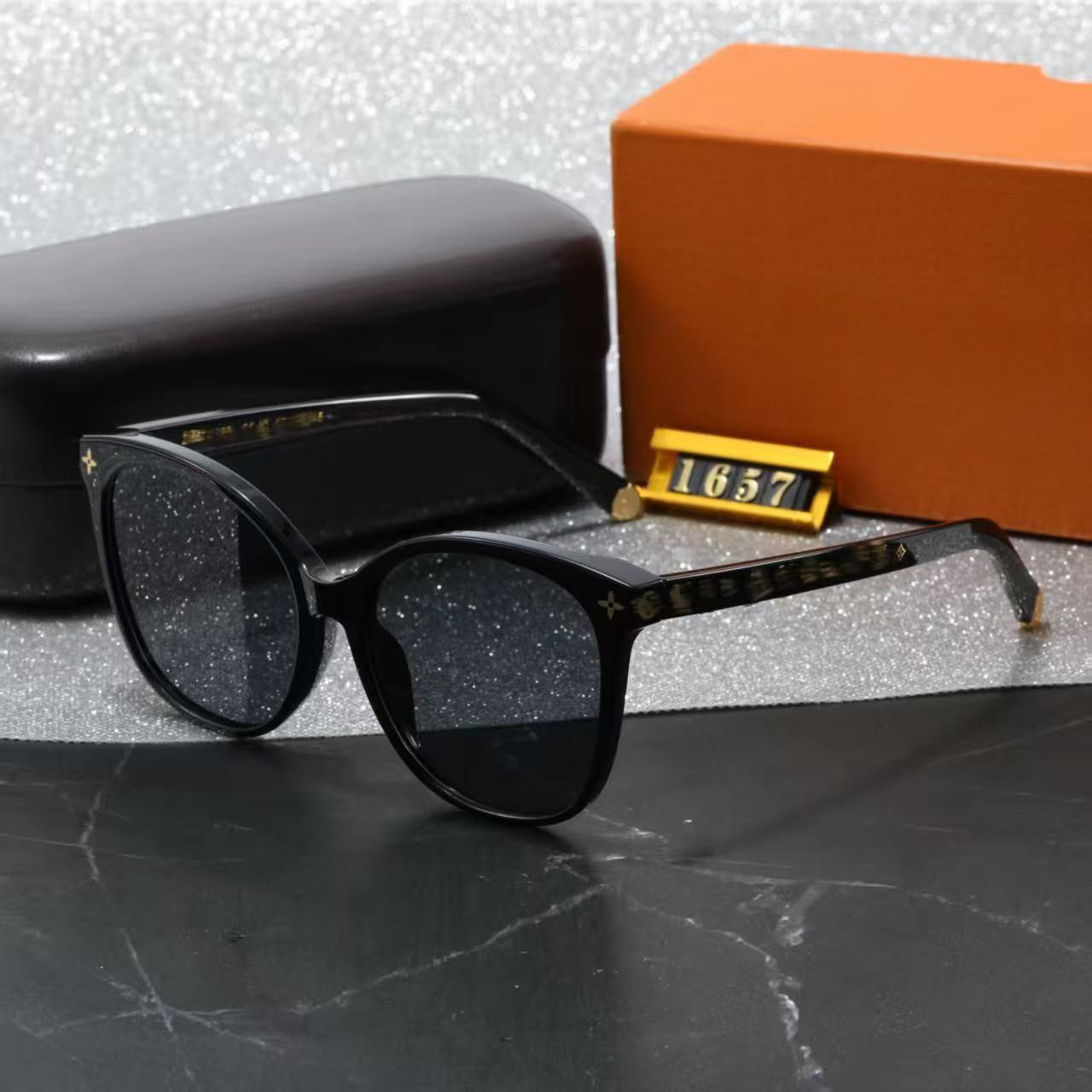 Hot Designer Sunglasses Classic Eyeglasses Outdoor Beach Sun Glasses For Man Woman Mix 1657 Y260207