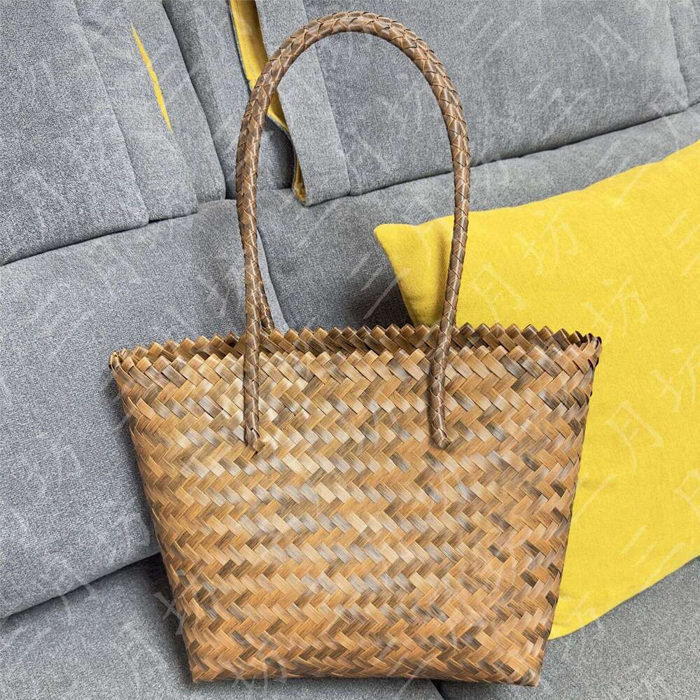 Handmade Beach Bag Large Capacity Rattan Bamboo Joint Tote Water Bucket Bag, Hand Cabbage Basket, Hand-Held Grass Woven Bag S Kq2