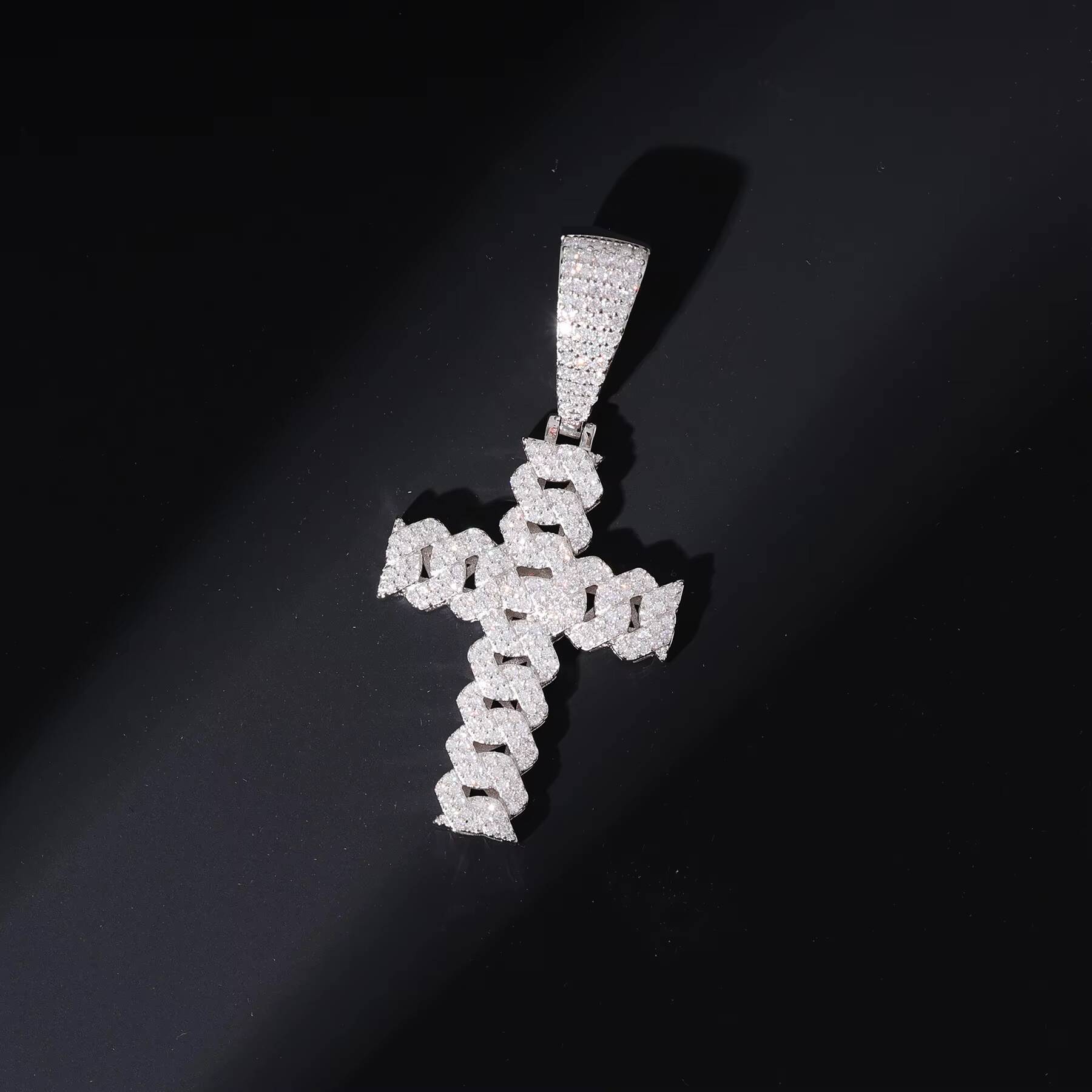 925 Silver Moissanite Cross Pendant Iced Out Hip Hop Jewelry with Zircon Diamond Fashionable Cross Charms for Men and Women