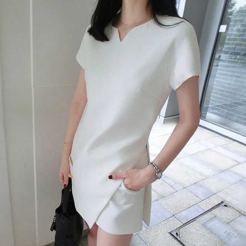 Womens fashionable white and black split style shirt and shorts summer casual womens office work clothes two-piece setXJ250414