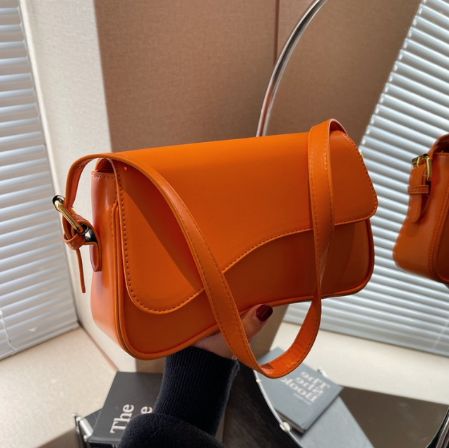 Free Shipping Leather Crescent Minimalist Curved Design Metal Buckle Decor Dual-Use Shoulder & Crossbody Daily Commute Niche Texture Small Bag