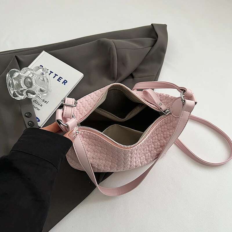 2024 New Fashionable Stylish Soft Leather Large Capacity Woven Pillow Bag For Work And Commuting, Versatile Single Shoulder