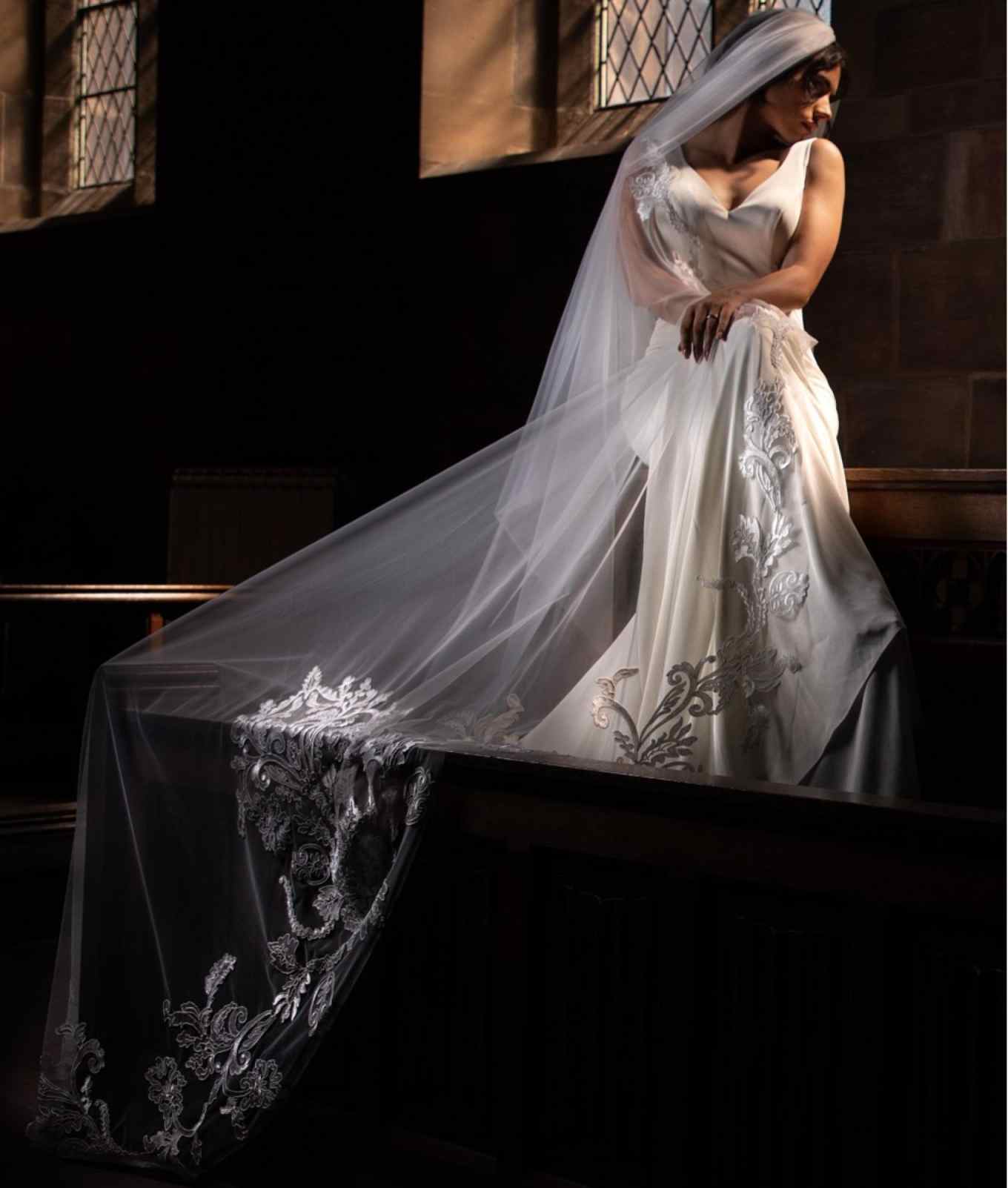 Applique Wedding Veils 3M Tulle One Layer Headdress Cathedral Length Bridal Wedding Accessories Customized Long Veil With Comb V3019