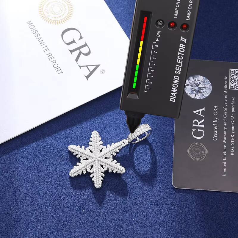 Hot Popular Christmas Day Present 925 Solid Silver Gra Certified Moissanite Snowflake Pendant Luxury Jewelry