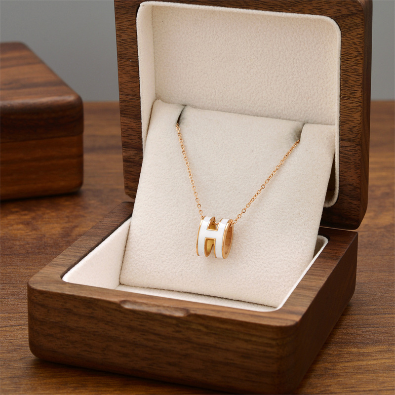 New Fashionable Letter Pendant Necklace Charming Women s Boutique Collarbone Chain Suitable For Daily Wear Exquisite Gift Necklace