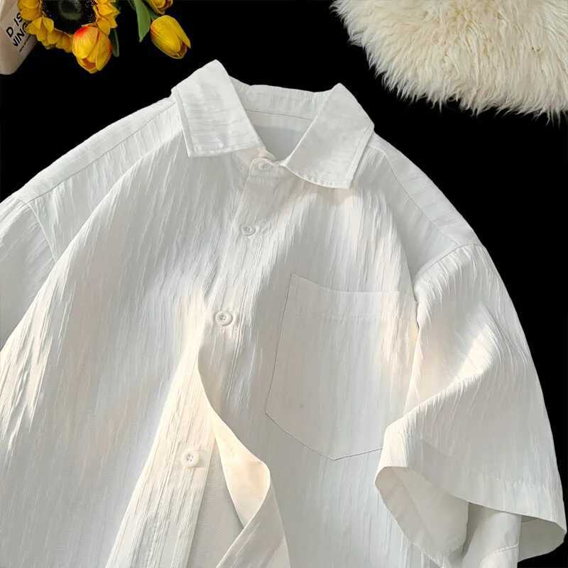 Classic solid color half sleeve unisex short sleeved top loose fit suitable for summer casual shirt breathable and comfortable jacket W250414