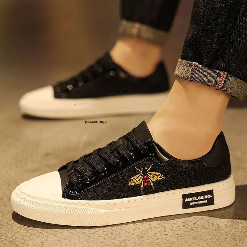 2025 New Designer Brand Plate Summer Bee White Men's Casual High-end Feeg Shiny Surface Fashion Shoes