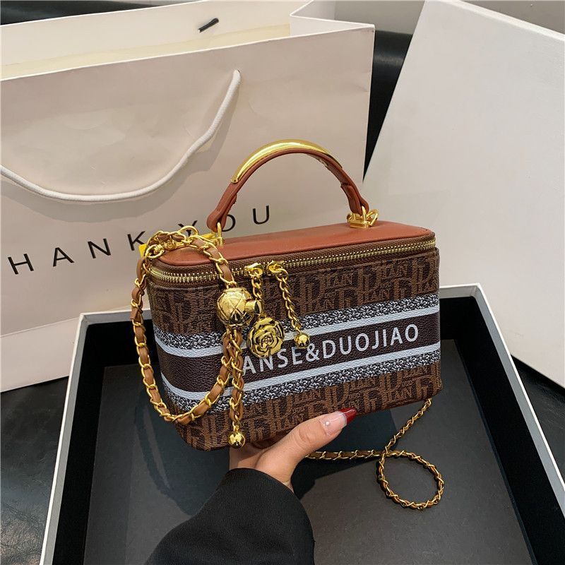 New Minimalist And Fashionable Retro Letter Large Capacity Portable Box Crossbody Bag For Women