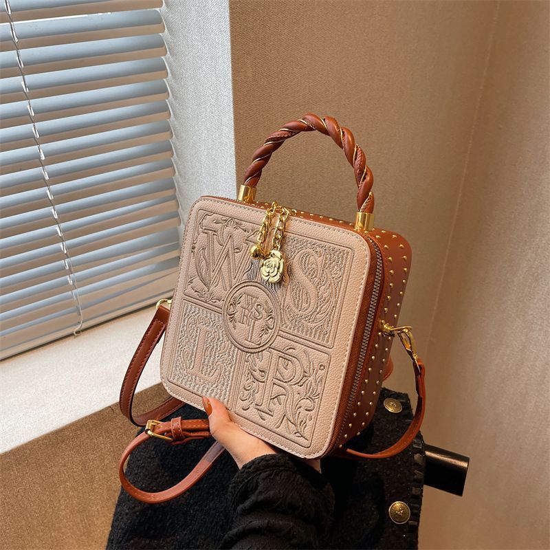 Design For Women New Women's Crossbody Popular Handheld Small Square Embroidered Box Bag