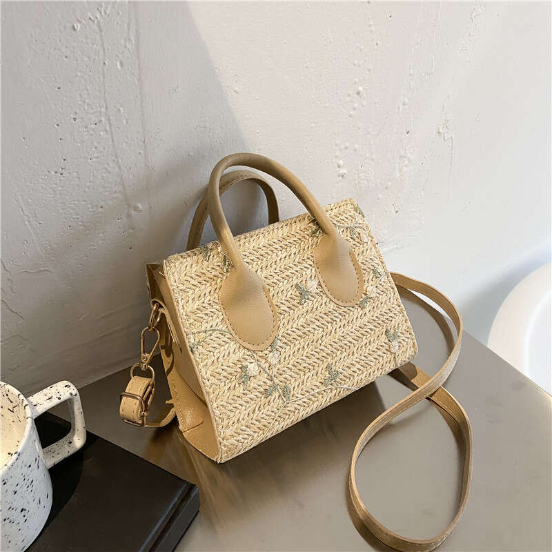 Handmade Beach Bag Summer Net Red Grass 2021 New Fashion Small Fresh Flower Woven Handbag Single Shoulder Crossbody Bag Kq2