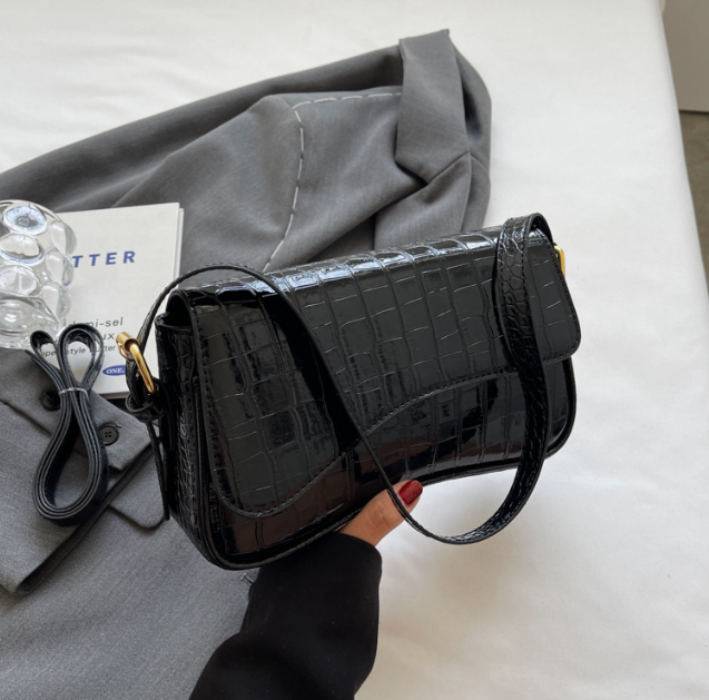 Free Shipping Leather Crescent Minimalist Curved Design Metal Buckle Decor Dual-Use Shoulder & Crossbody Daily Commute Niche Texture Small Bag