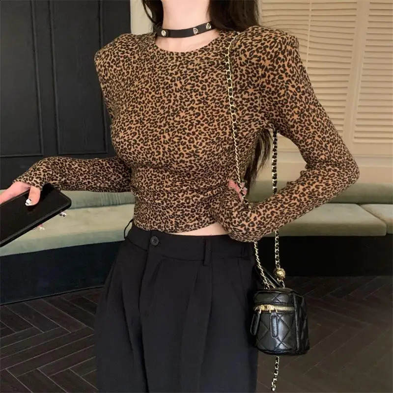 Fashion leopard print womens T-shirt long sleeved O-neck ultra-thin fit womens crop top daily street clothing casual top autumn clothing 250410