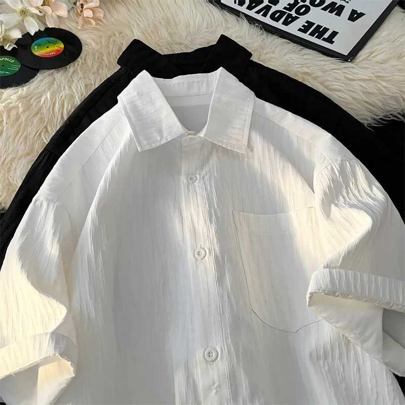 Classic solid color half sleeve unisex short sleeved top loose fit suitable for summer casual shirt breathable and comfortable jacket W250414