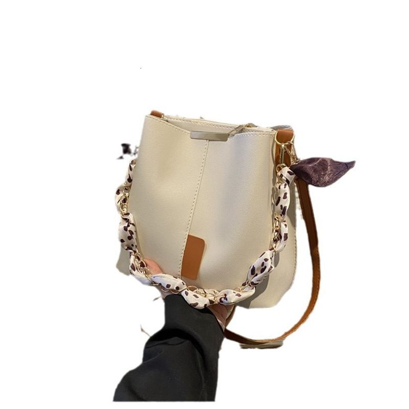 Fashionable High-Capacity Bucket In , New Chain Handheld Shoulder With Niche Design, Crossbody Bag For Women