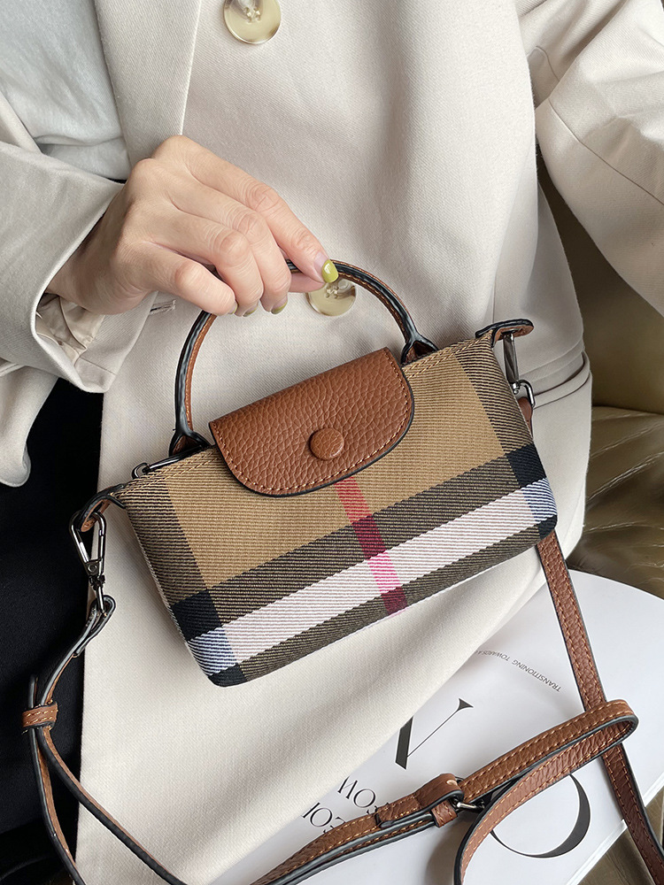 Women's small bag 2025 new style all-match cross body small bag with texture internet celebrity explosion model high-end sense mobile phone bag