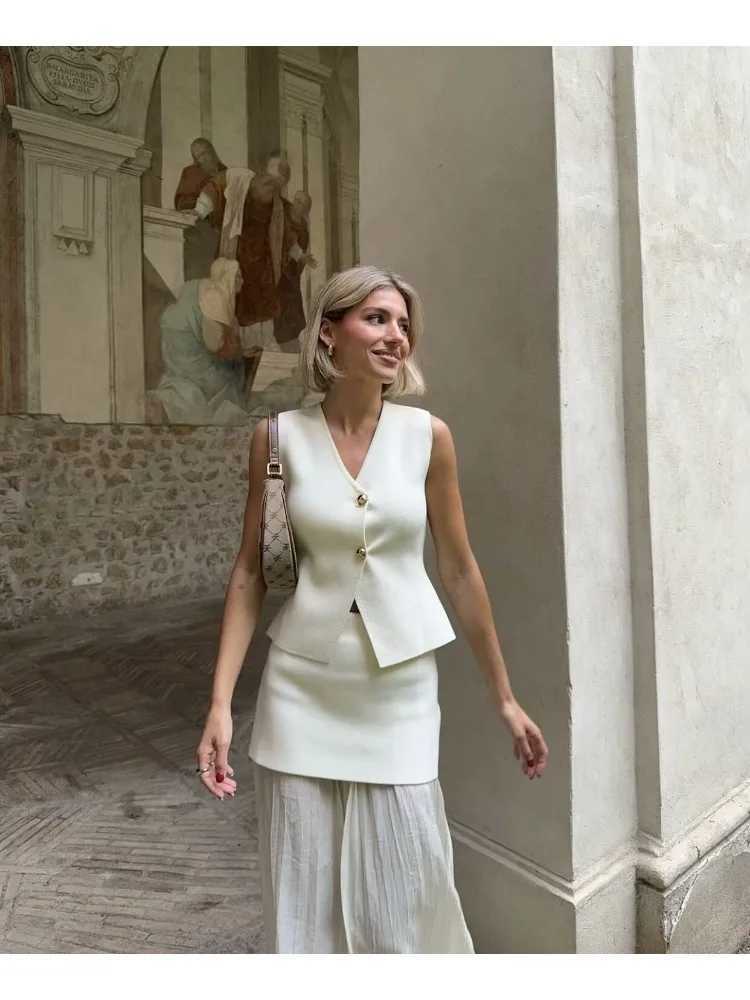 TR Womens Knitted Set Loose Skiing Set 2-piece 2024 Summer Button V-neck Tank Top Ankle Length Skiing Womens Street SetXJ250414