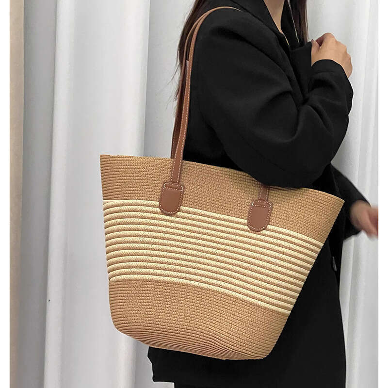 Handmade Beach Bag Summer Striped Single Shoulder Commuting Straw Woven Bag, New Large Capacity Casual And Fashionable Women's Beach Tote Bag Kq2